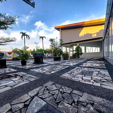 Prima Sr Hotel & Convention Yogyakarta Sleman  Exteriér fotografie