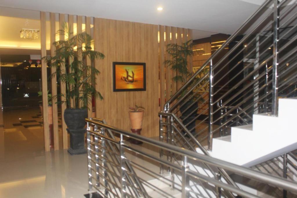 Prima Sr Hotel & Convention Yogyakarta Sleman  Exteriér fotografie
