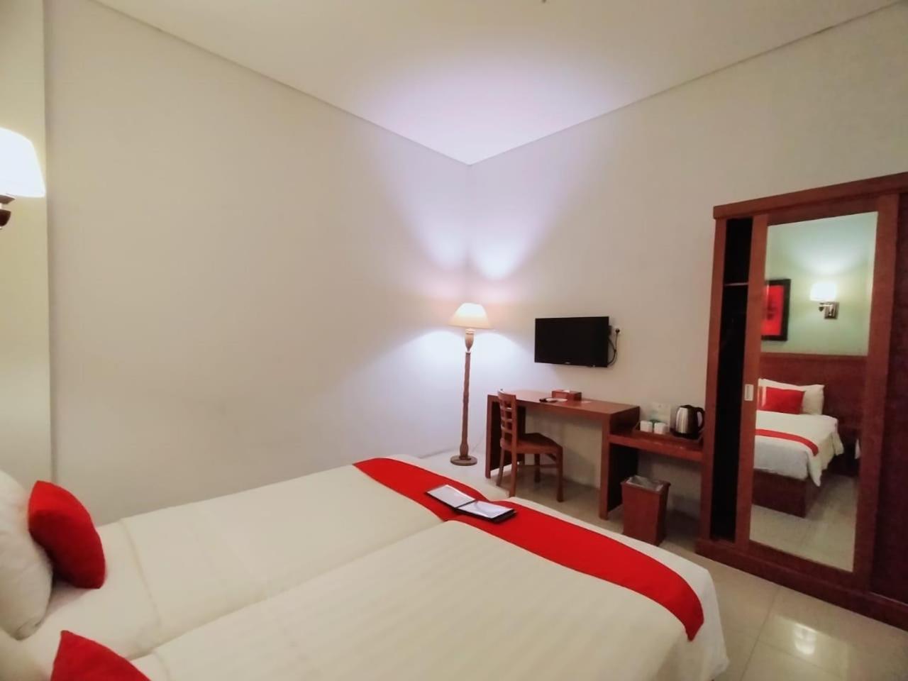 Prima Sr Hotel & Convention Yogyakarta Sleman  Exteriér fotografie