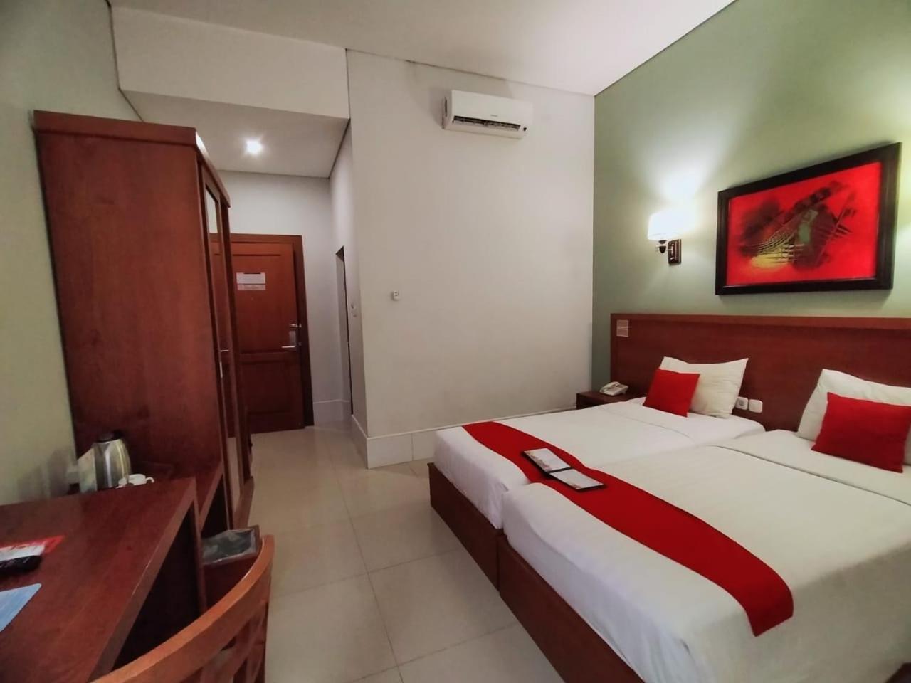 Prima Sr Hotel & Convention Yogyakarta Sleman  Exteriér fotografie