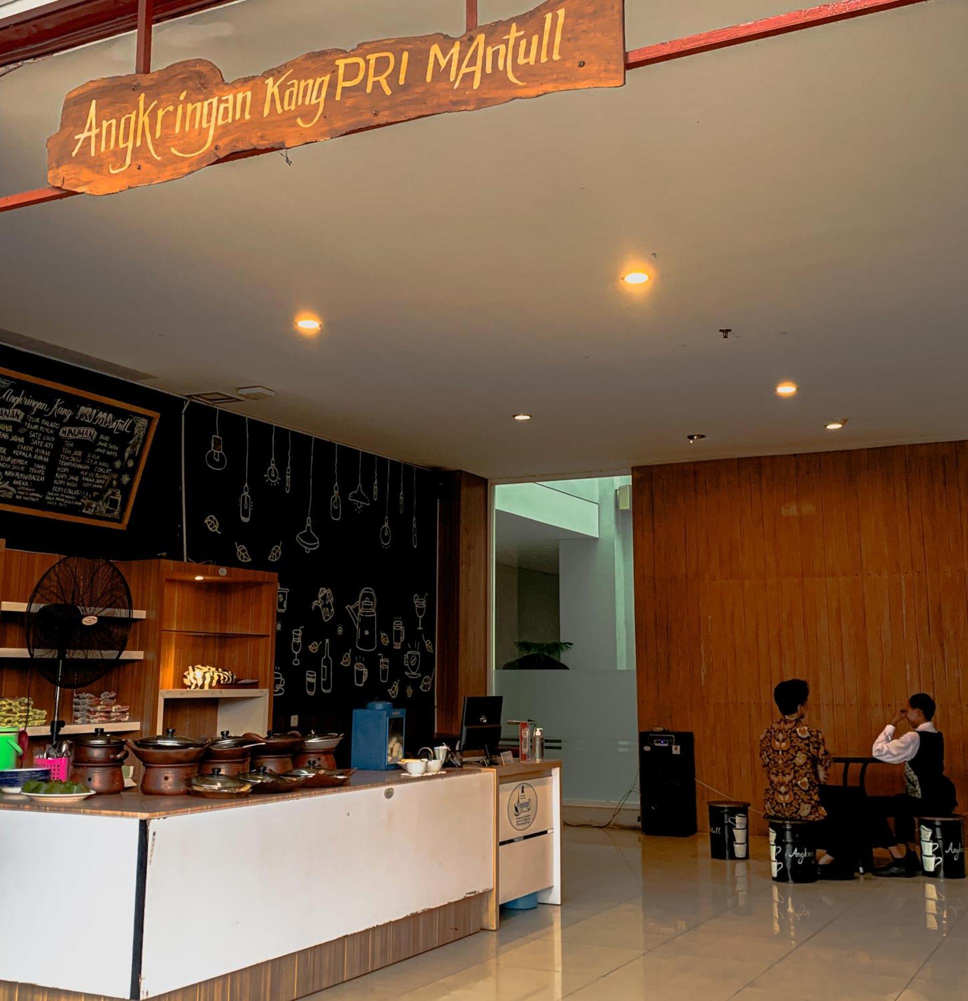Prima Sr Hotel & Convention Yogyakarta Sleman  Exteriér fotografie