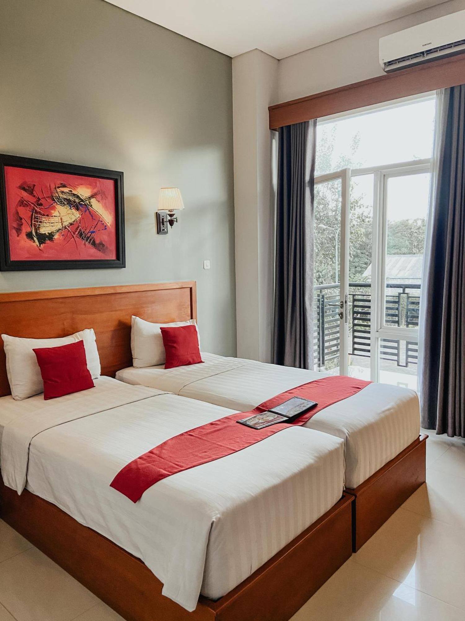 Prima Sr Hotel & Convention Yogyakarta Sleman  Exteriér fotografie