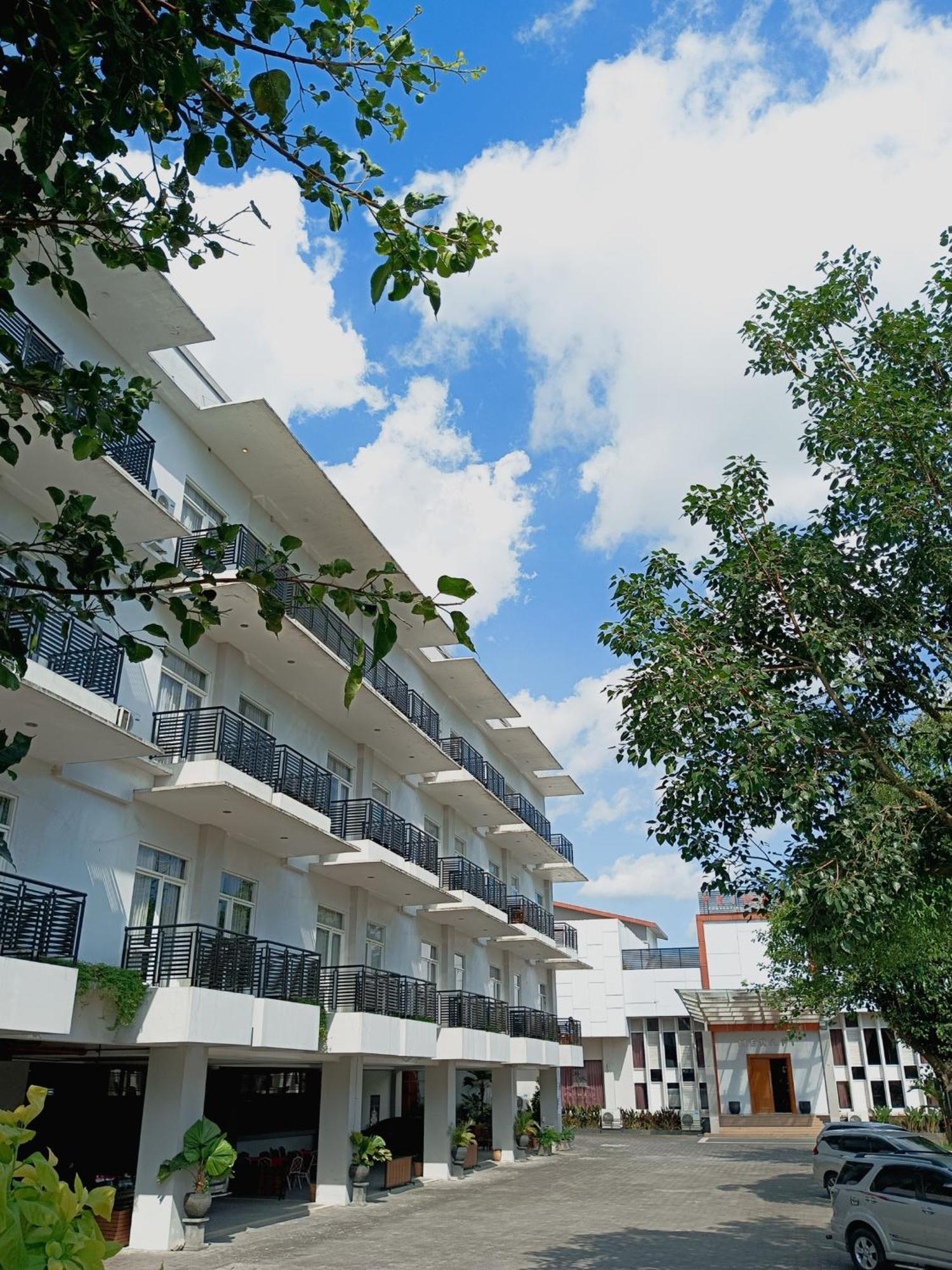 Prima Sr Hotel & Convention Yogyakarta Sleman  Exteriér fotografie