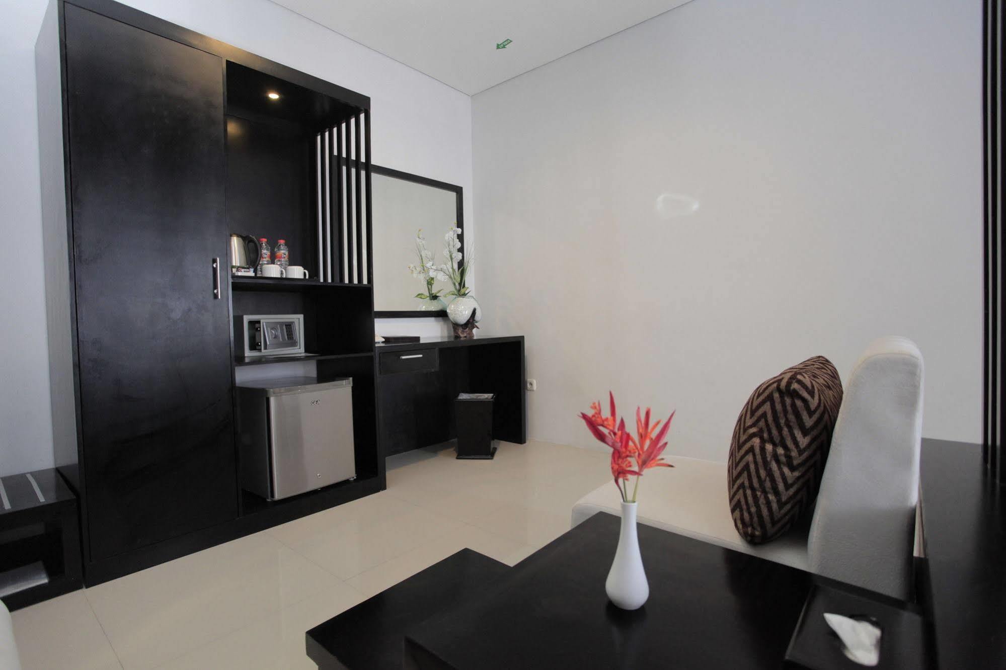 Prima Sr Hotel & Convention Yogyakarta Sleman  Exteriér fotografie