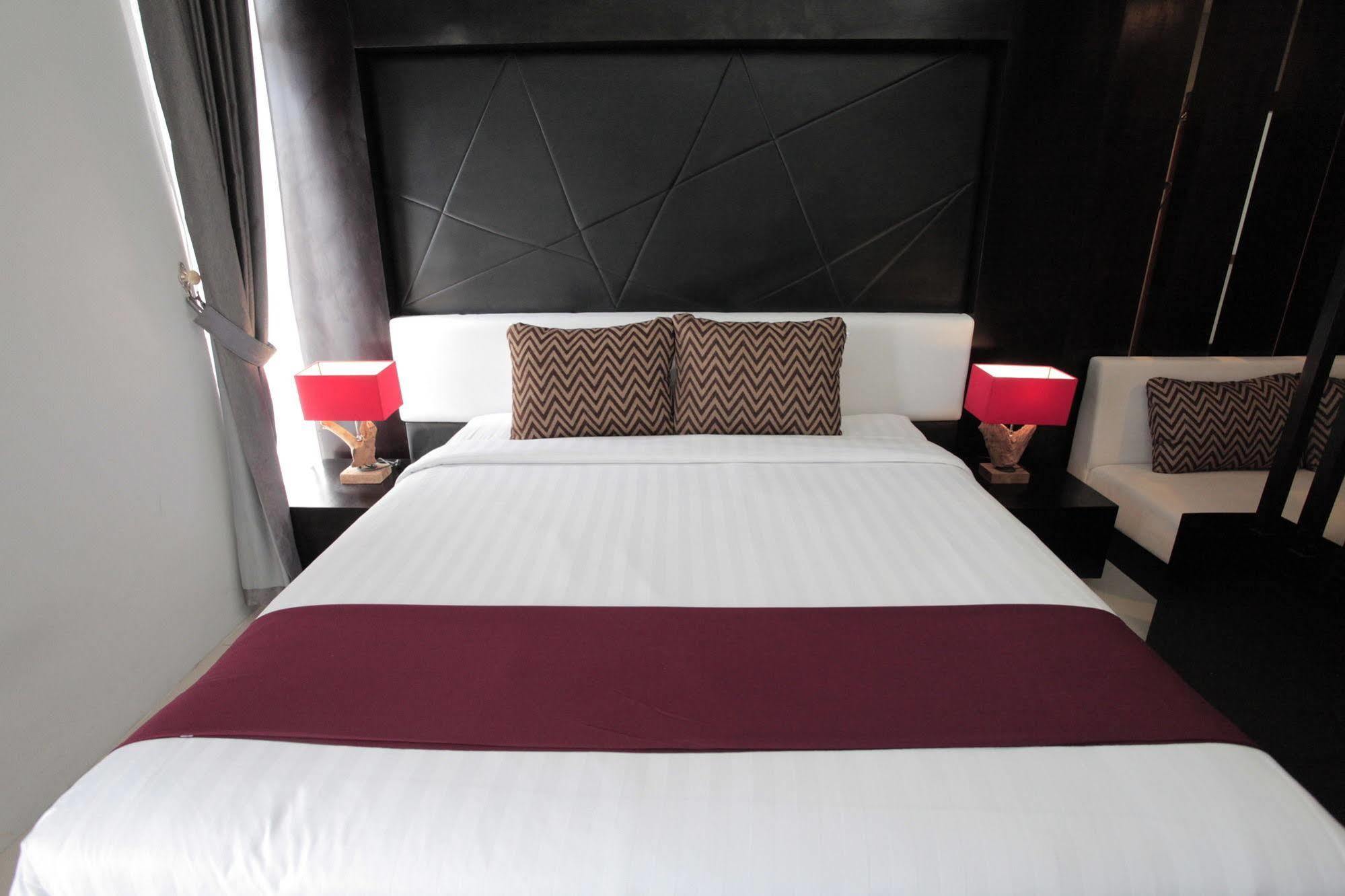 Prima Sr Hotel & Convention Yogyakarta Sleman  Exteriér fotografie
