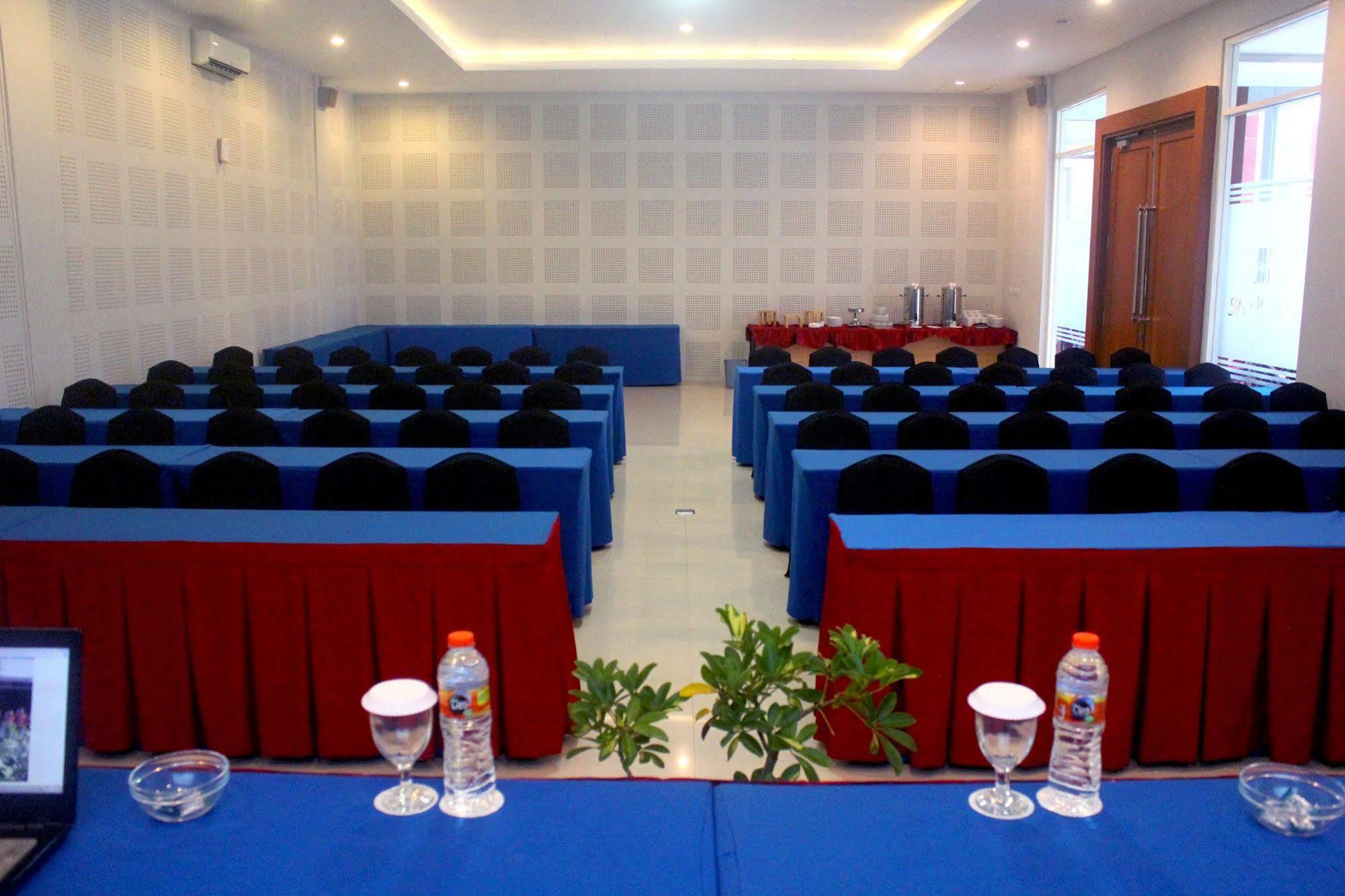 Prima Sr Hotel & Convention Yogyakarta Sleman  Exteriér fotografie