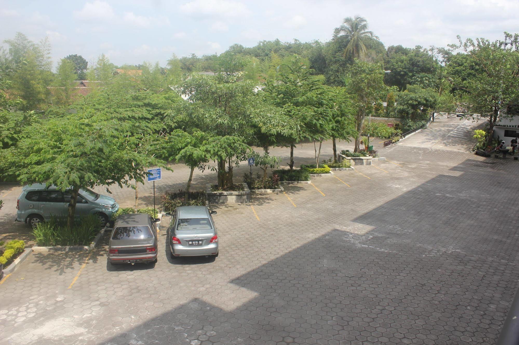 Prima Sr Hotel & Convention Yogyakarta Sleman  Exteriér fotografie