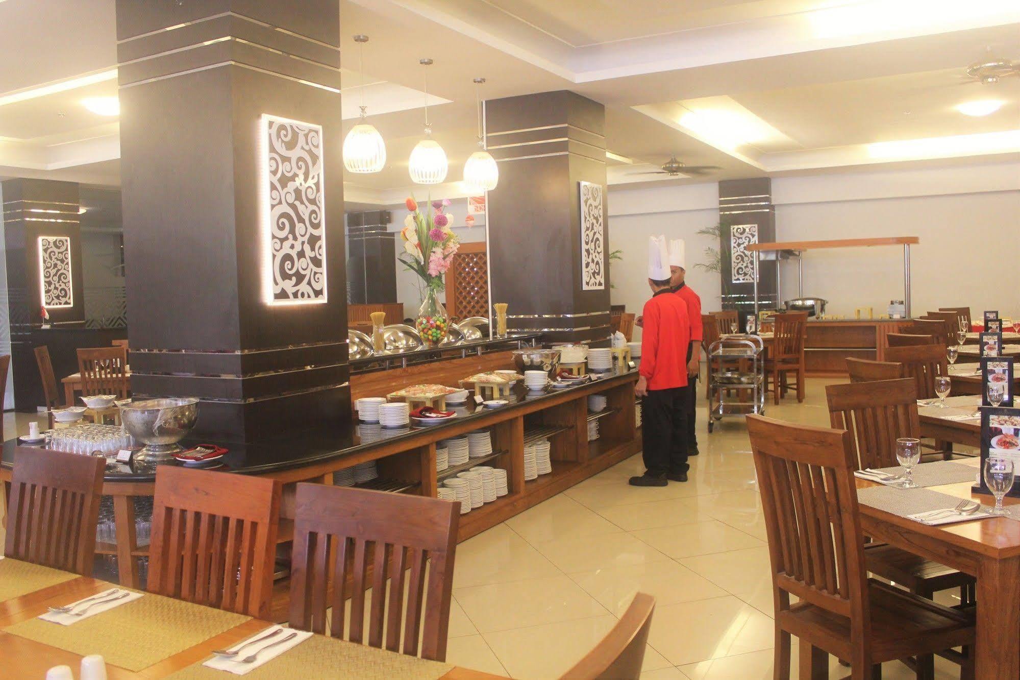 Prima Sr Hotel & Convention Yogyakarta Sleman  Exteriér fotografie